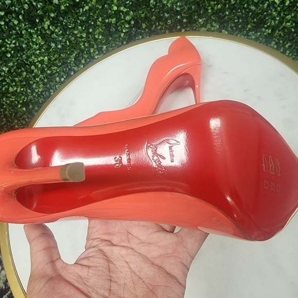 Christian Louboutin Hot Chick 100 Patent Leather Pumps CL Red Bottoms - Picture 11 of 14